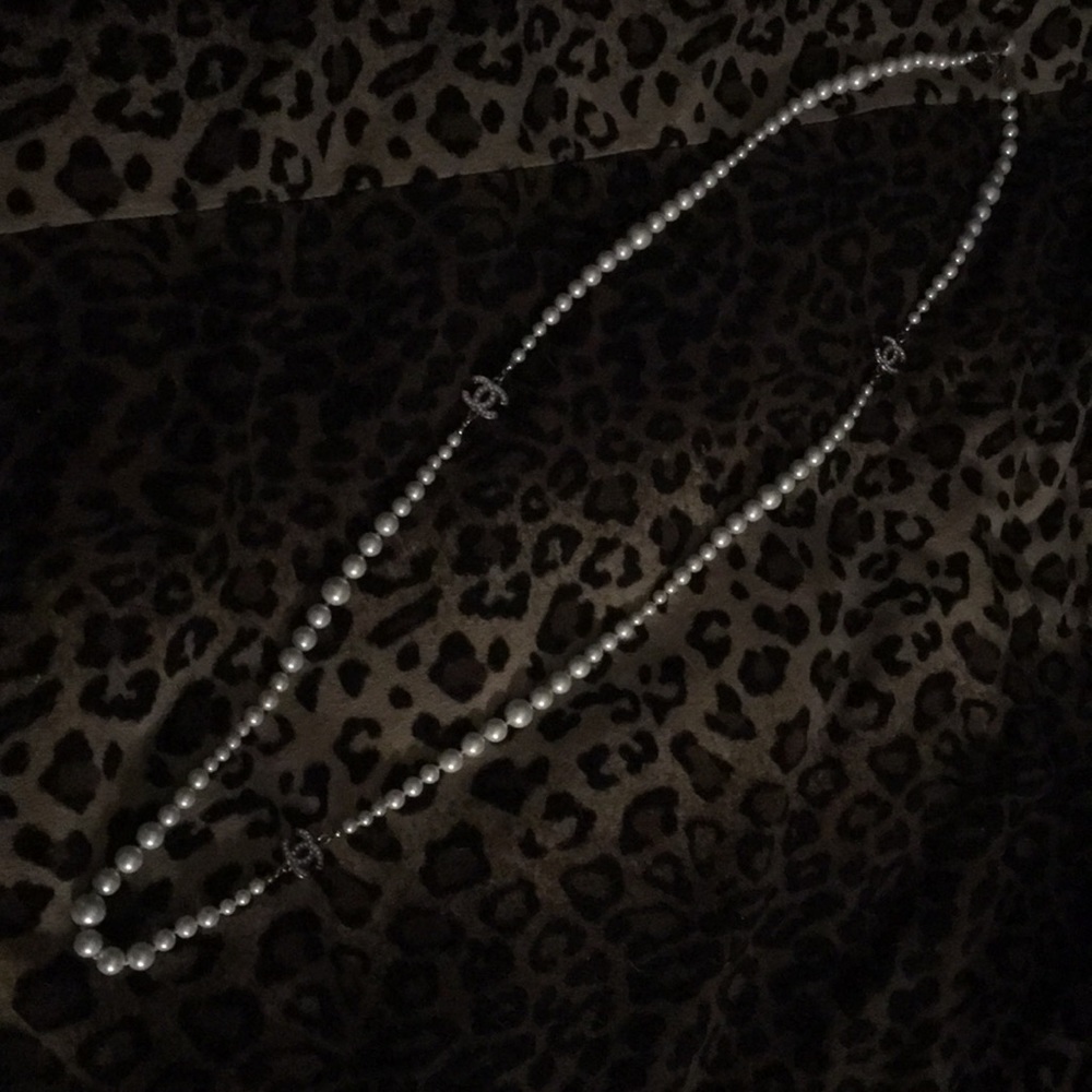 Chanel pearl beaded necklace with crystals